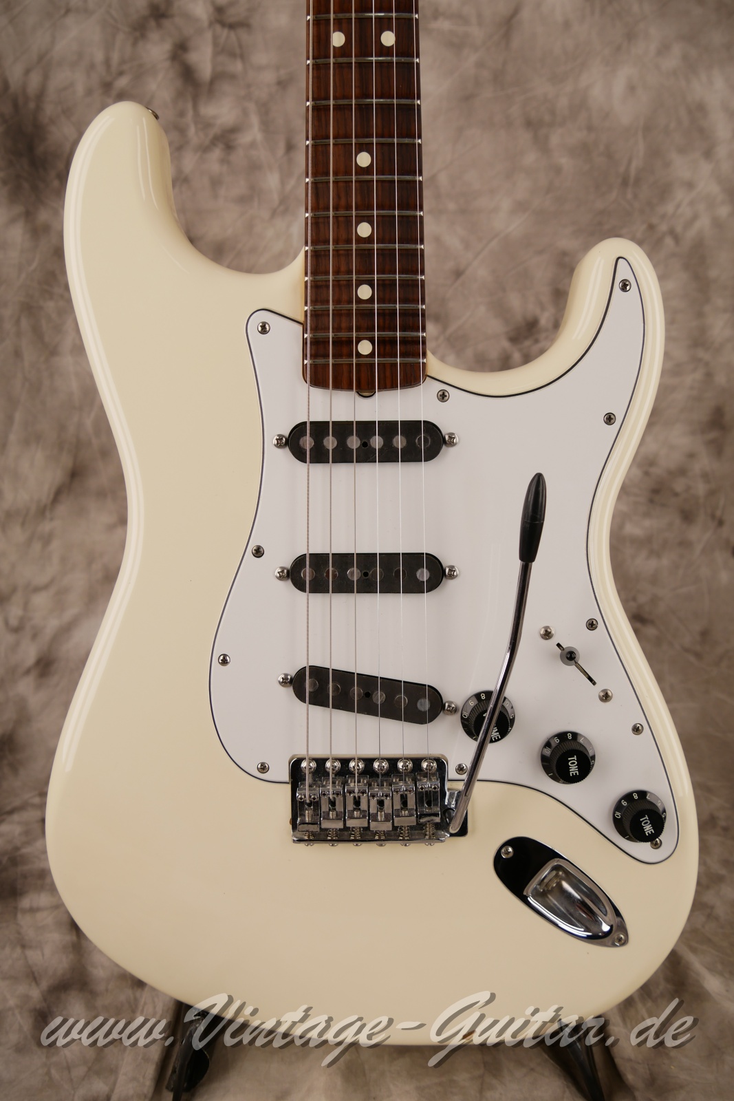 img/vintage/6174/fender_stratocaster_ritchieblackmore_mexico_2009_olympic white-007.JPG